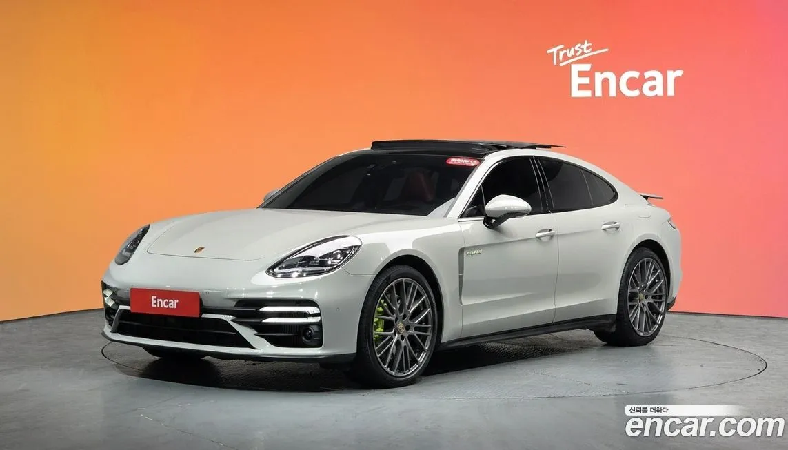 Porsche Panamera — фото 1
