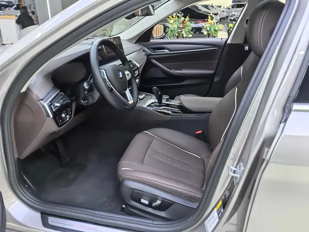 BMW 5 Series New Energy — фото 9