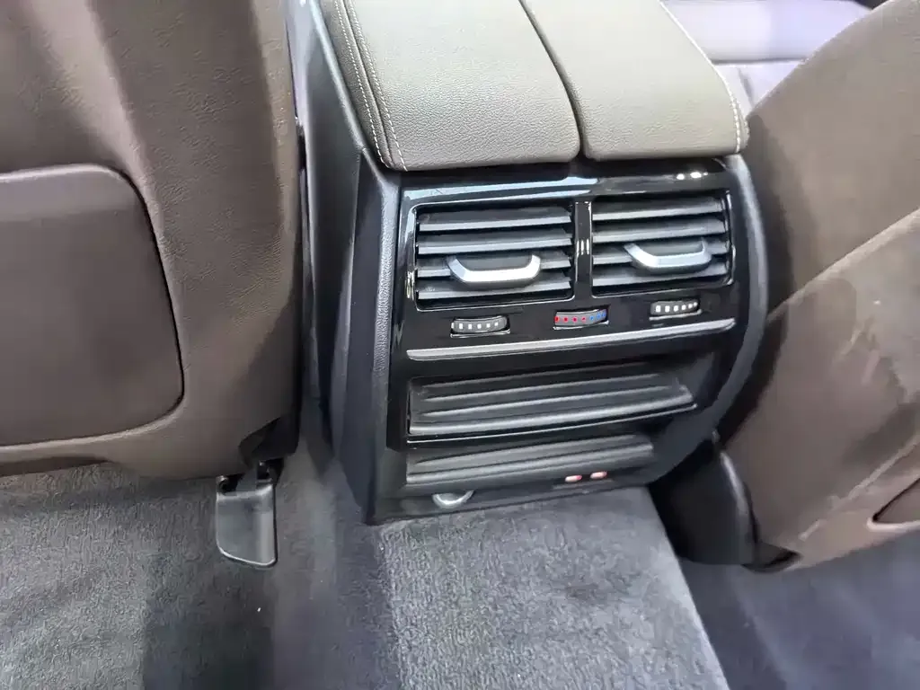 BMW 5 Series New Energy — фото 10