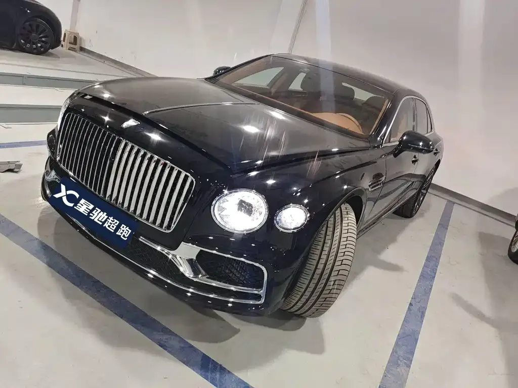 Bentley Flying Spur — фото 1
