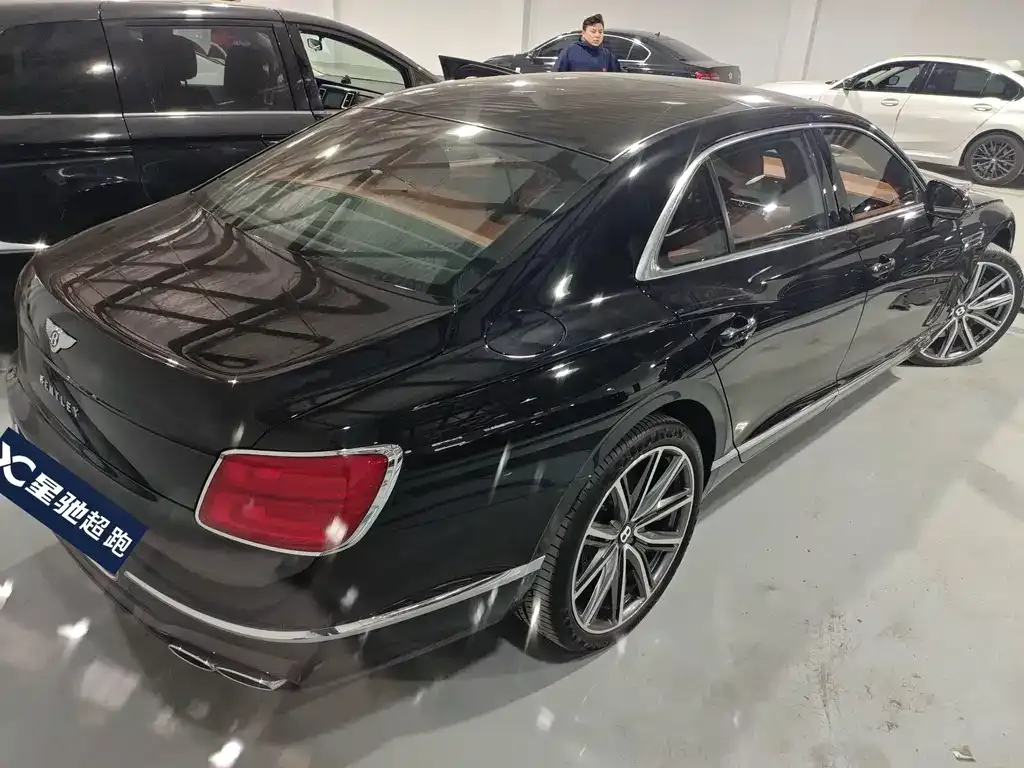 Bentley Flying Spur — фото 7