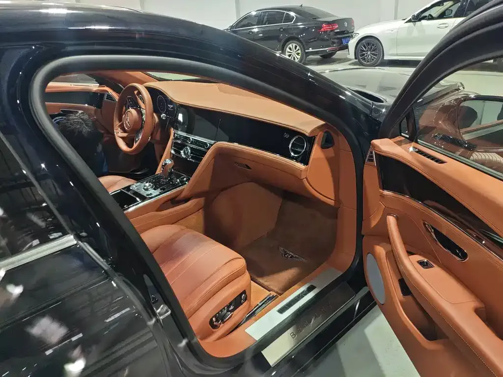 Bentley Flying Spur — фото 8