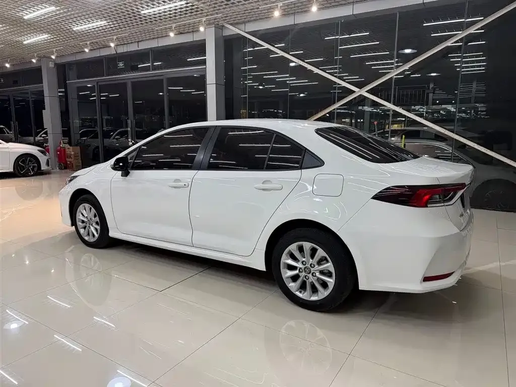 Toyota Corolla — фото 6