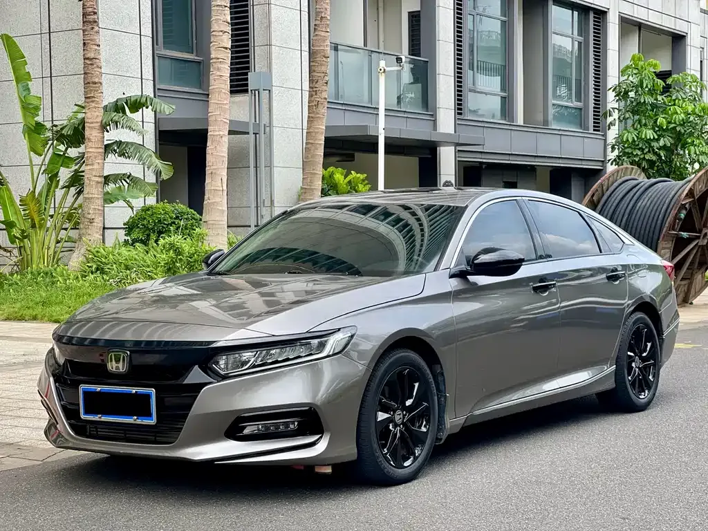 Honda Accord — фото 1