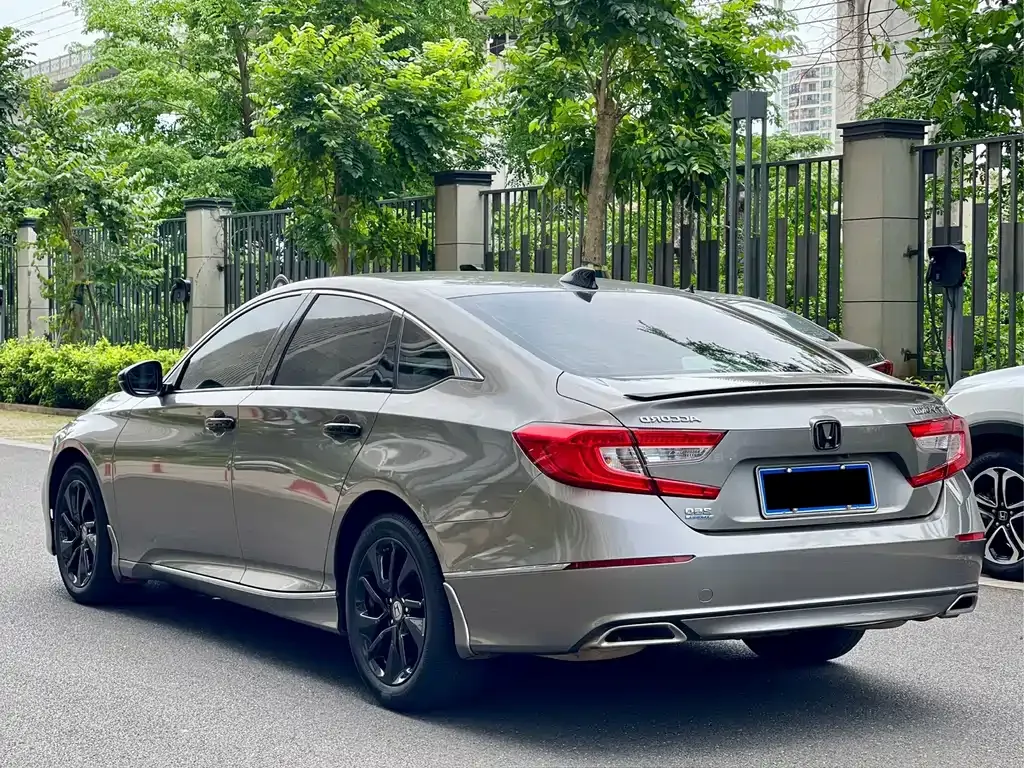 Honda Accord — фото 9
