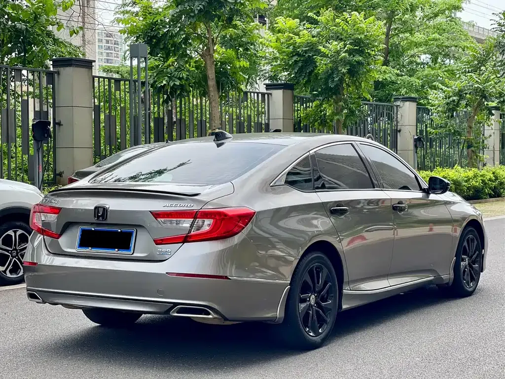 Honda Accord — фото 7