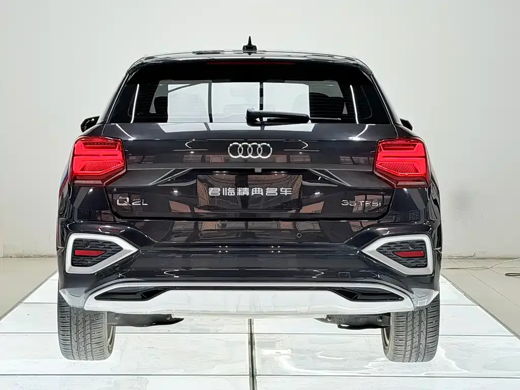 Audi Q2L — фото 10
