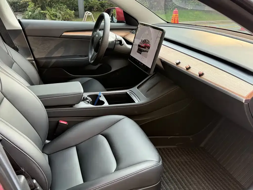 Tesla Model 3 — фото 3