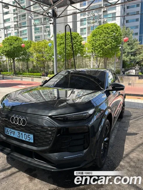 Audi Q6 e-tron — фото 1