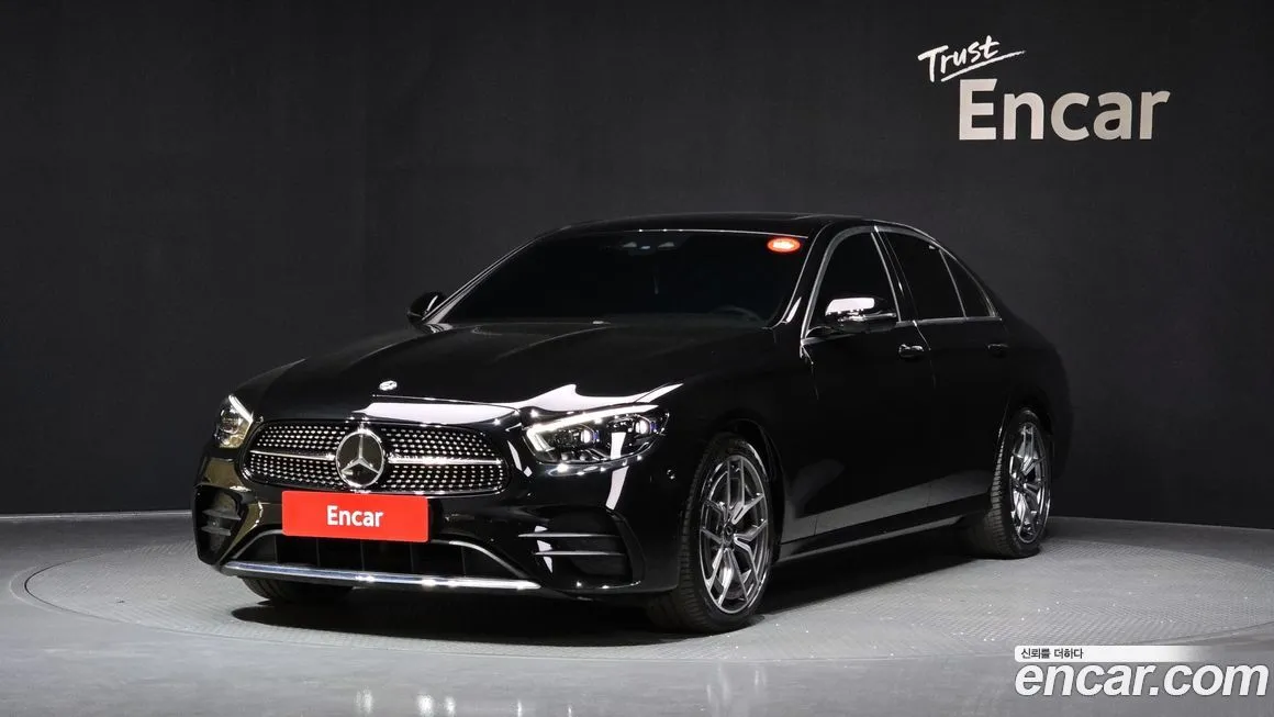 Mercedes-Benz E-Class — фото 1