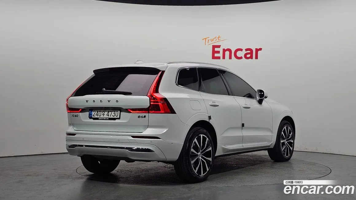 Volvo XC60 — фото 5