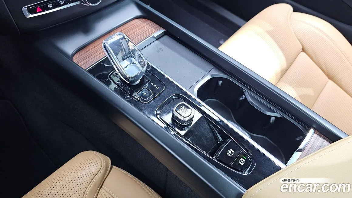 Volvo XC60 — фото 10