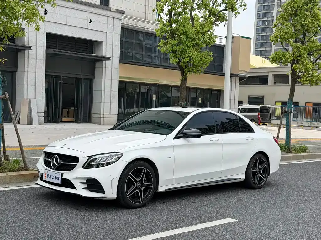 Mercedes-Benz C-Class — фото 1