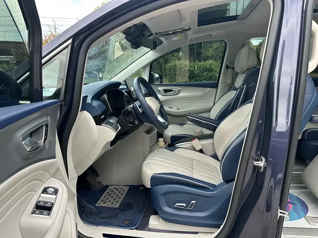 Roewe iMAX8 — фото 6