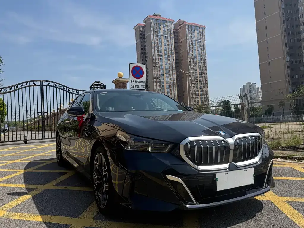 BMW 5 Series — фото 10