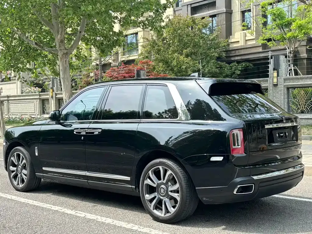 Rolls-Royce Cullinan — фото 9