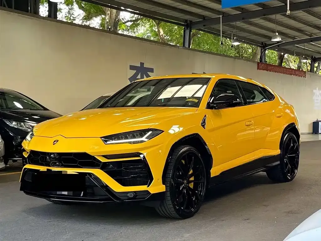 Lamborghini Urus — фото 1