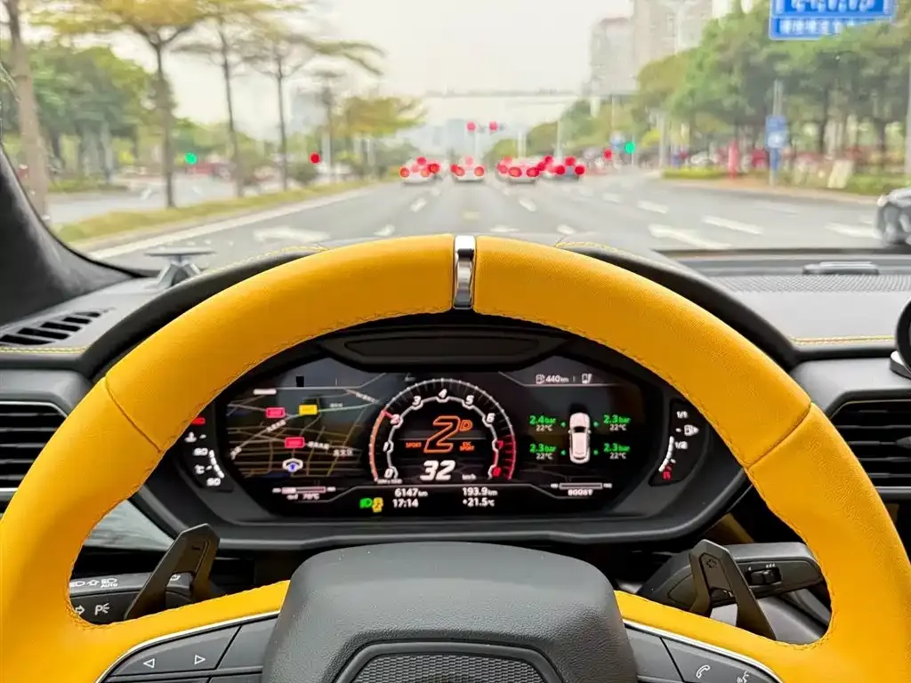 Lamborghini Urus — фото 9