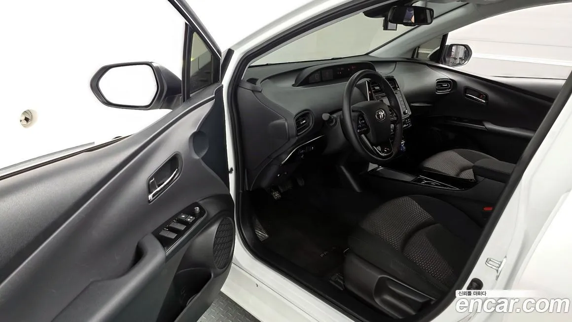 Toyota Prius — фото 8