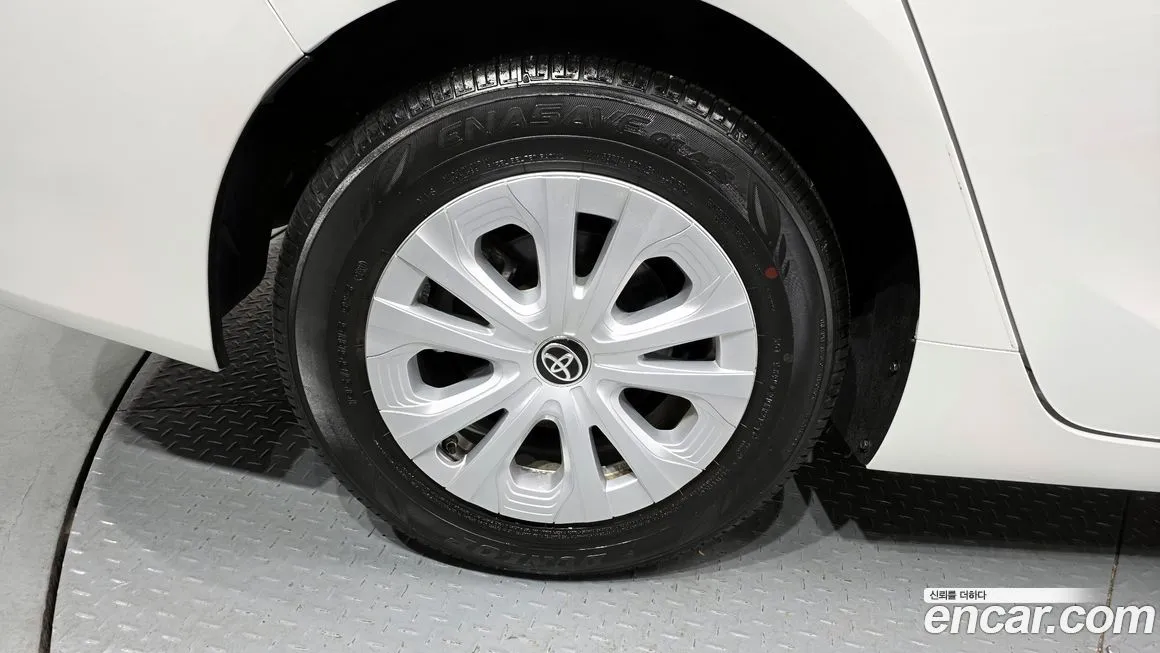 Toyota Prius — фото 6