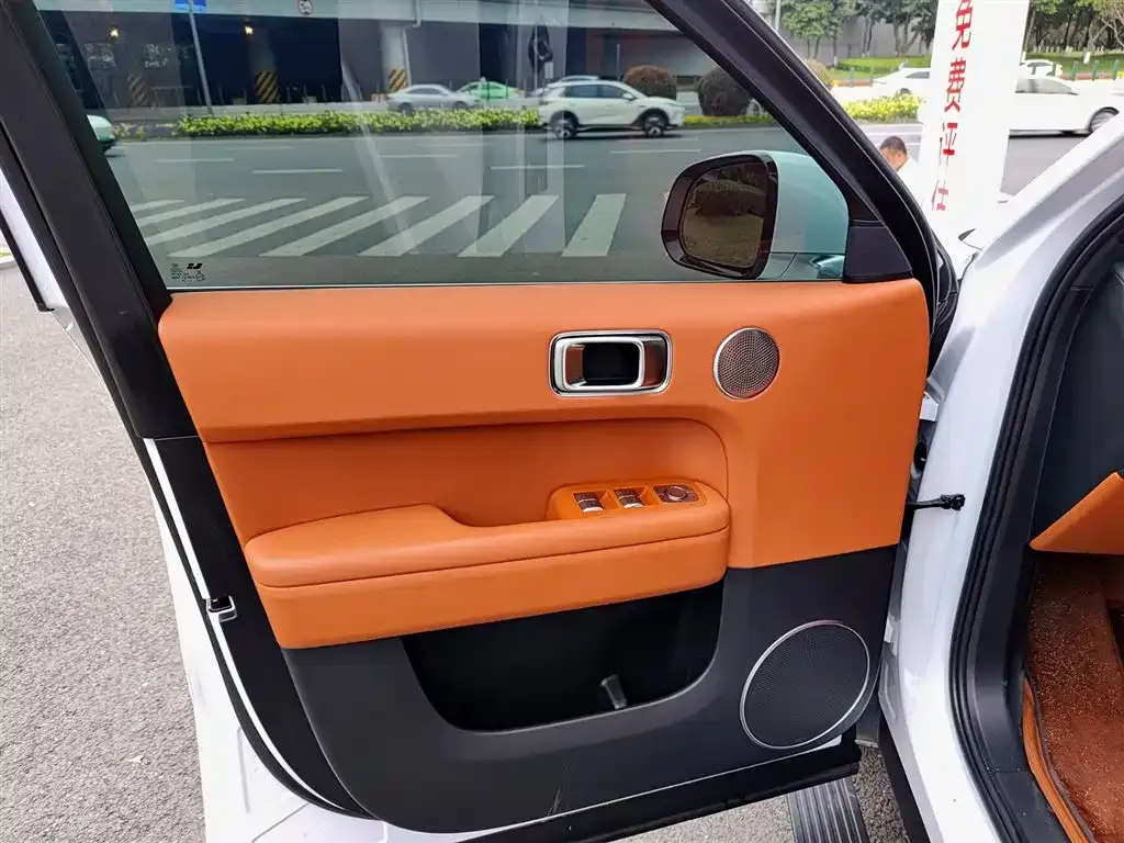 Li Auto L6 — фото 7
