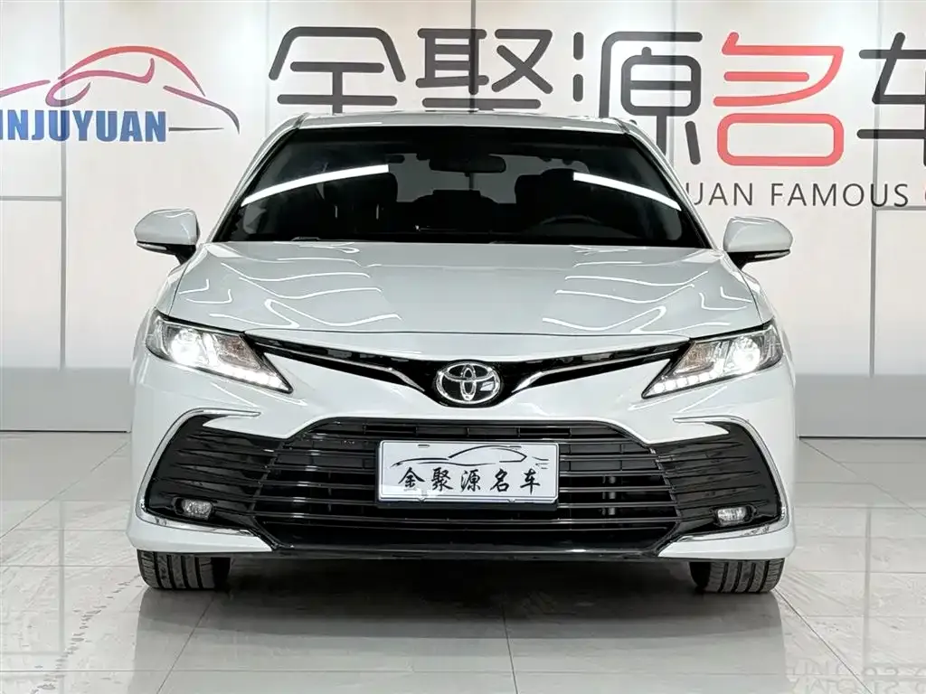 Toyota Camry — фото 3
