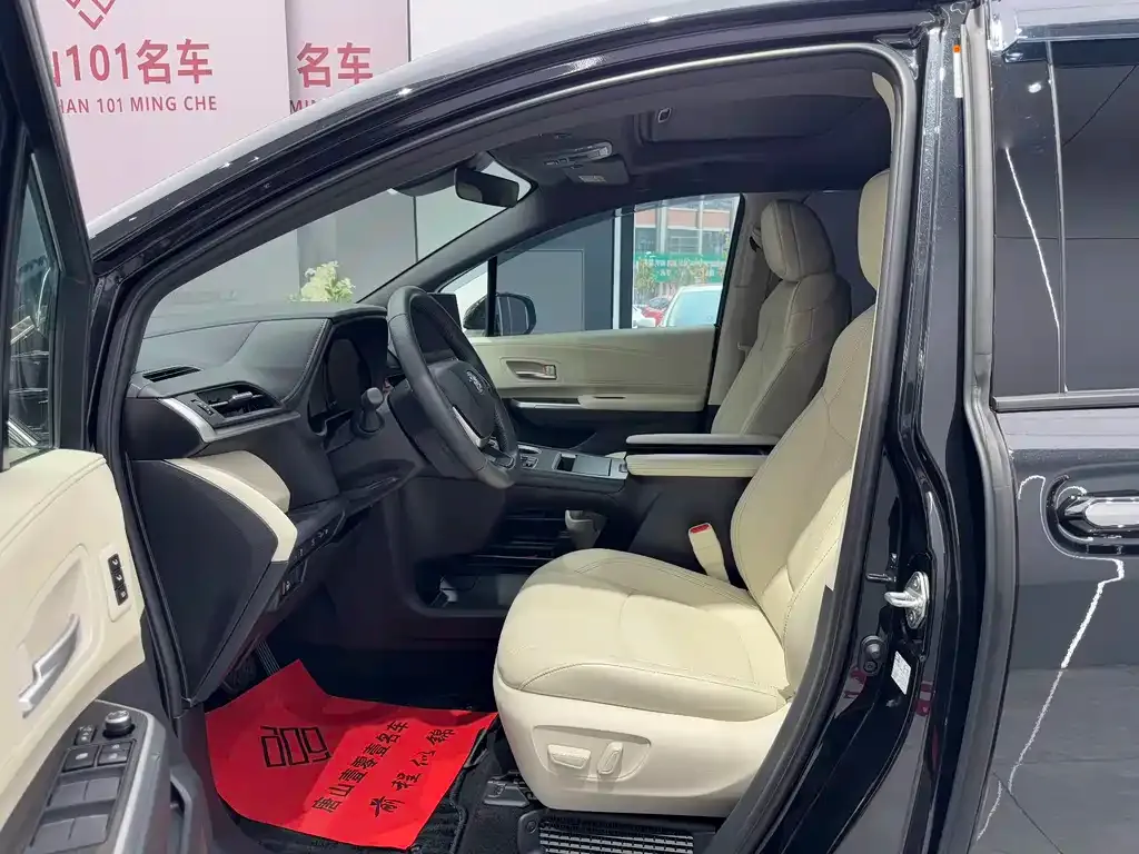 Toyota Granvia — фото 8