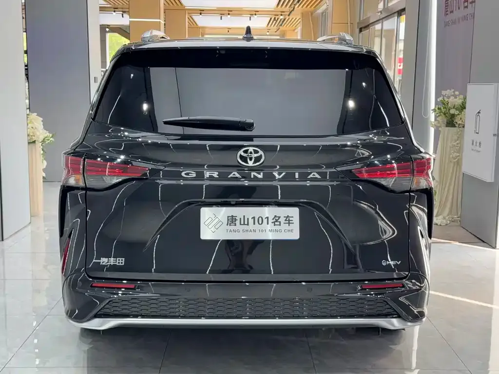 Toyota Granvia — фото 5