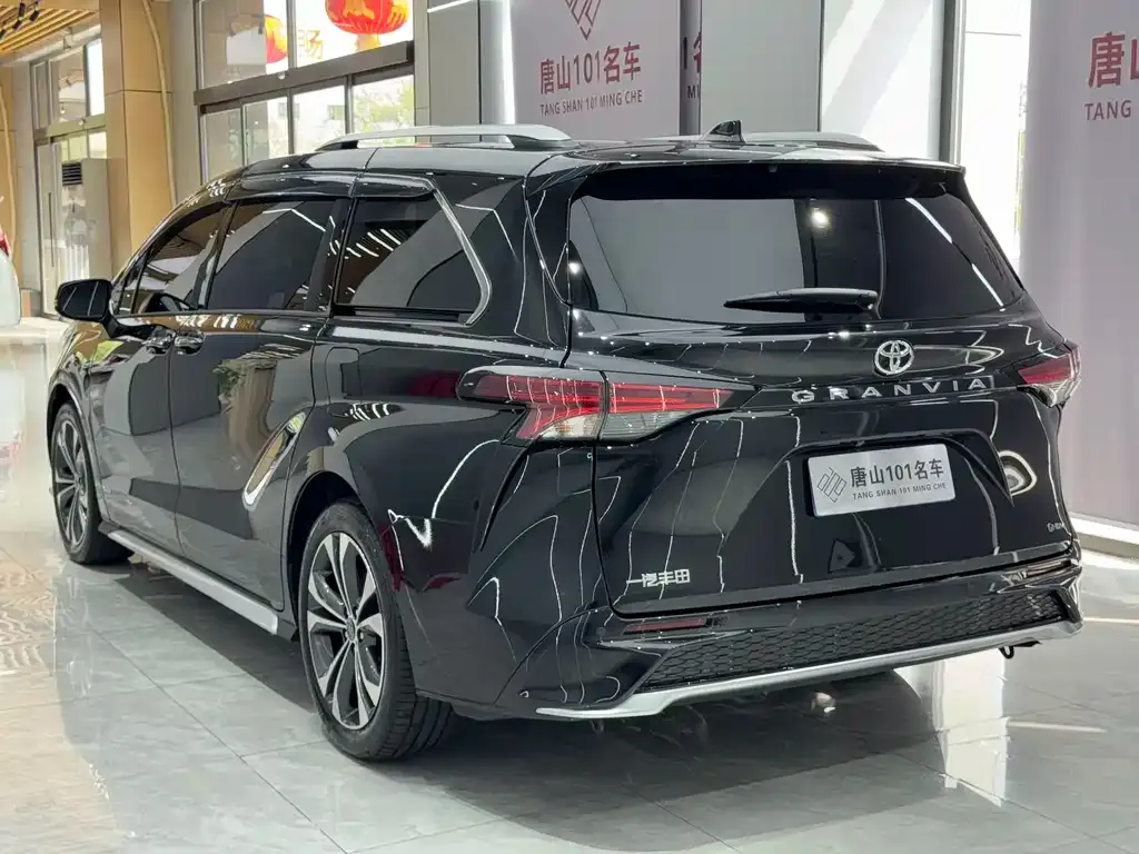 Toyota Granvia — фото 7