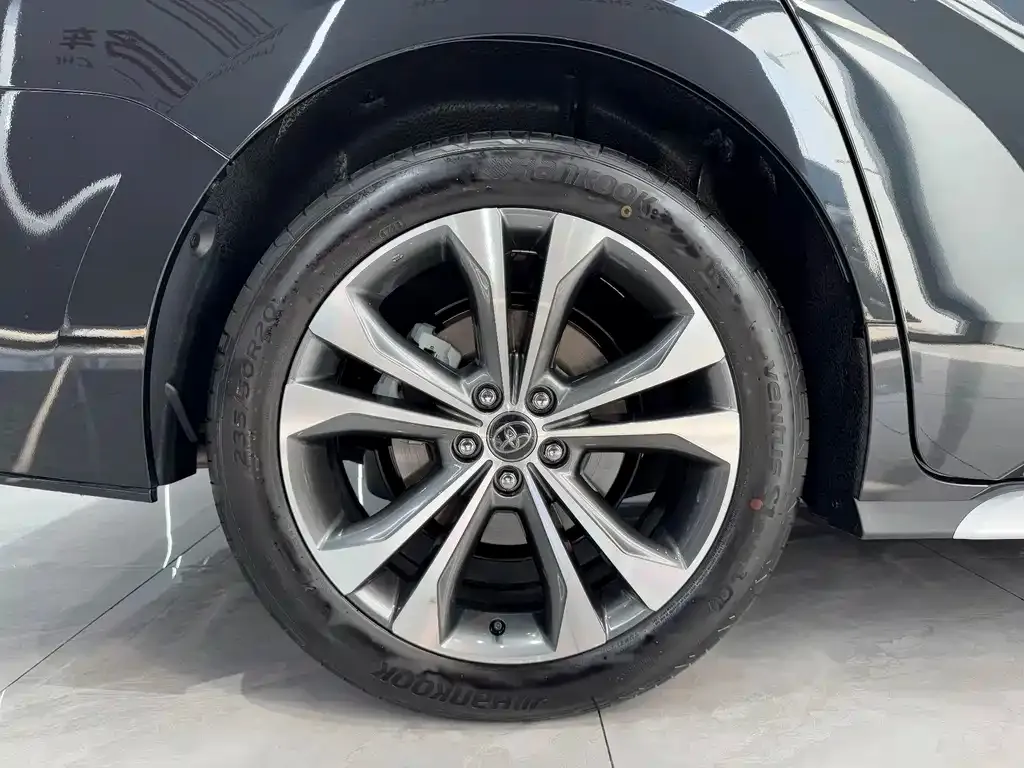 Toyota Granvia — фото 3