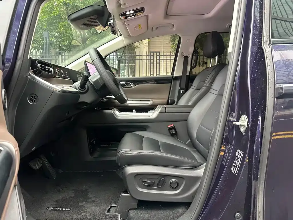 GAC Motor Trumpchi E8 — фото 2
