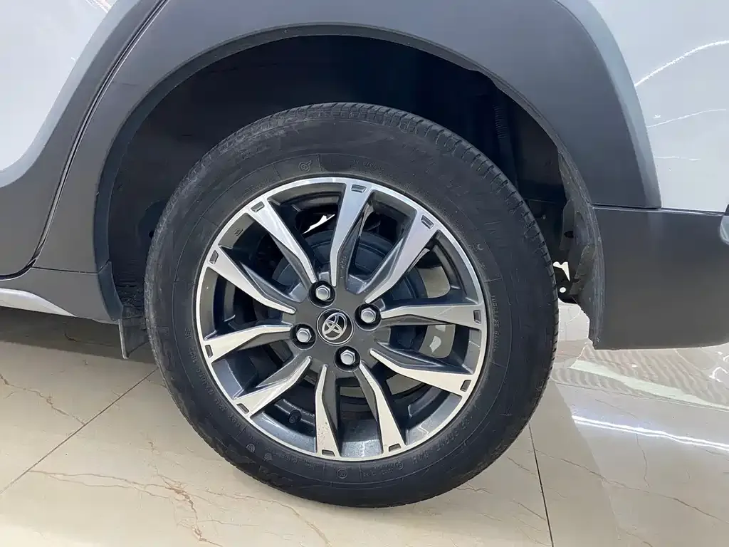 Toyota Yaris L — фото 6