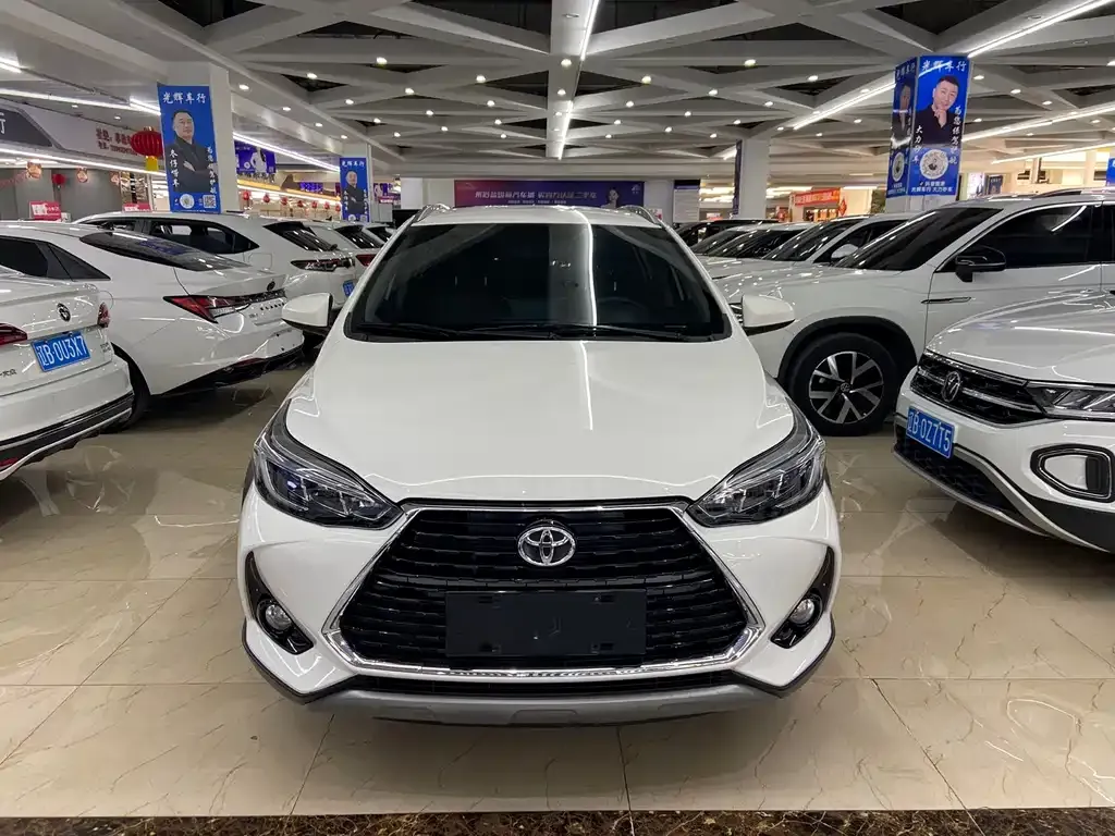 Toyota Yaris L — фото 4