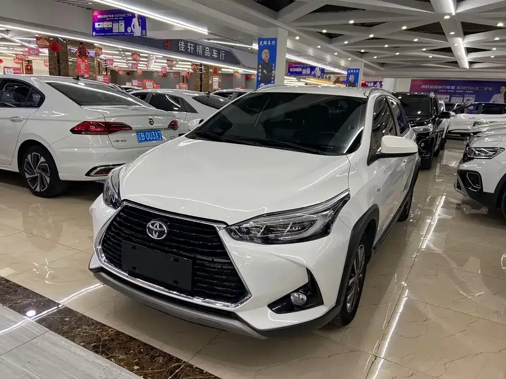 Toyota Yaris L — фото 8