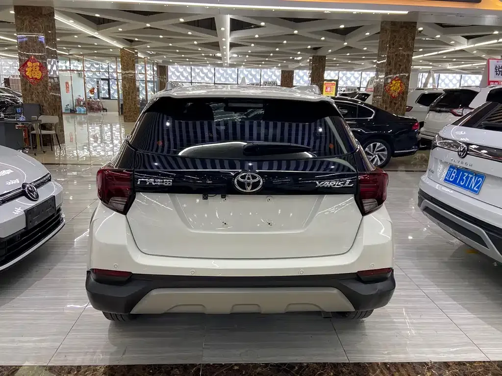 Toyota Yaris L — фото 9