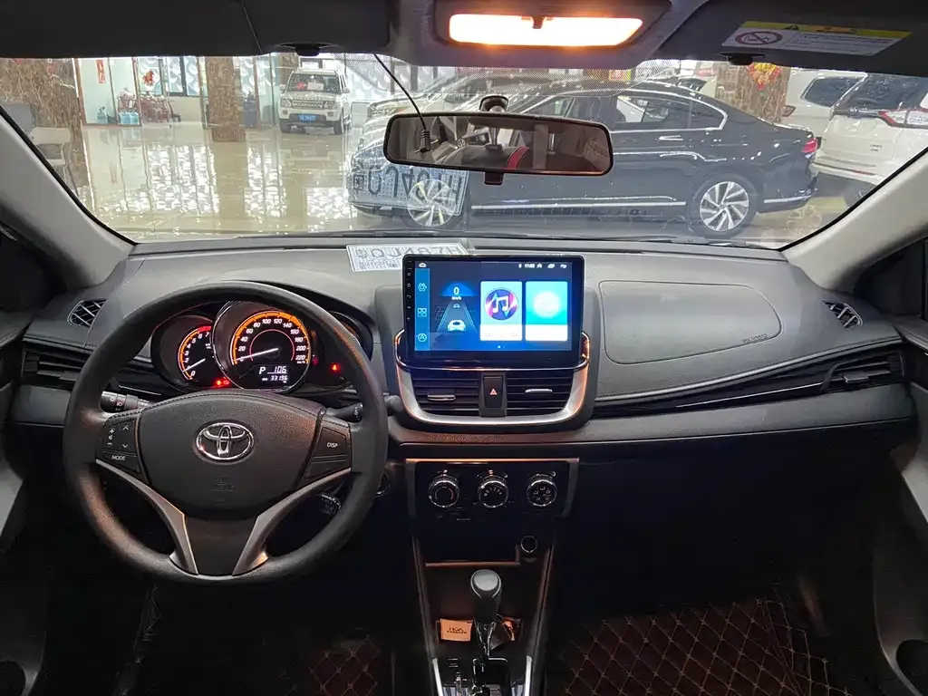 Toyota Yaris L — фото 3