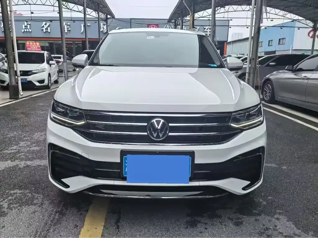 Volkswagen Tiguan L — фото 6