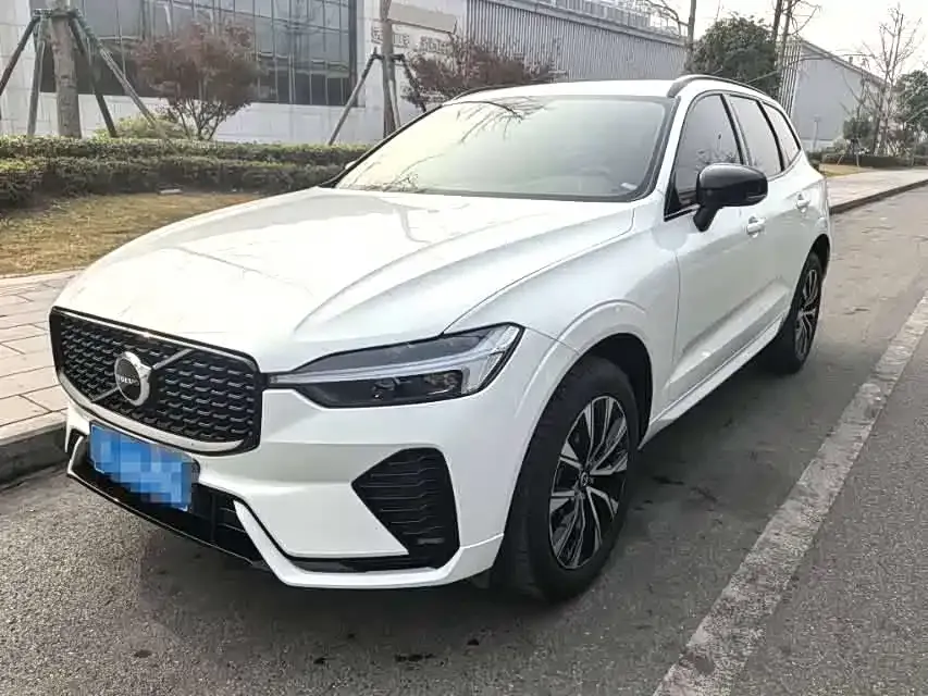 Volvo XC60 — фото 1