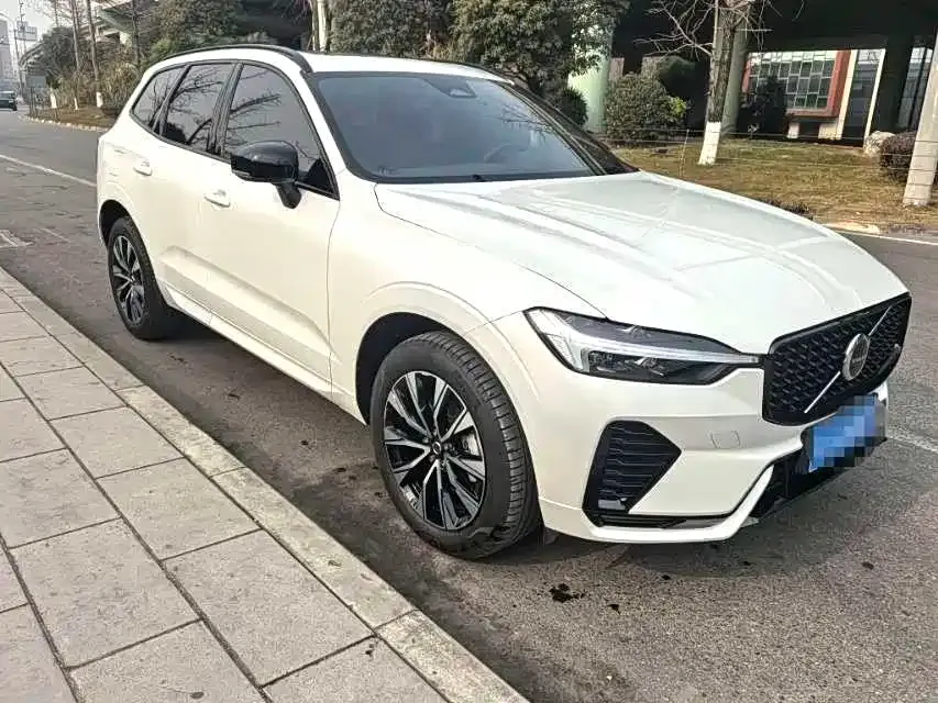 Volvo XC60 — фото 8