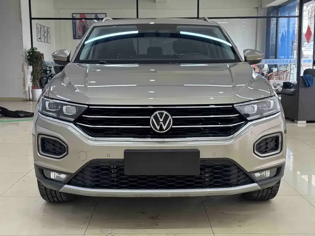 Volkswagen T-Roc — фото 9