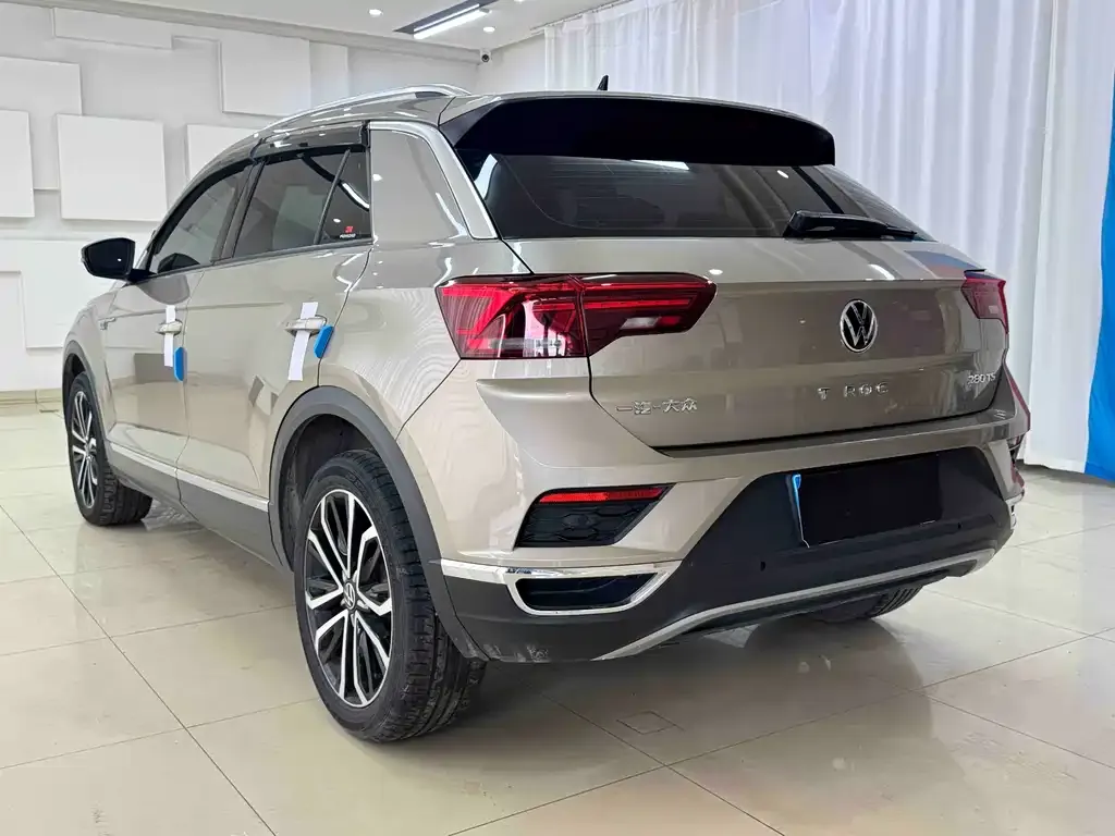 Volkswagen T-Roc — фото 7