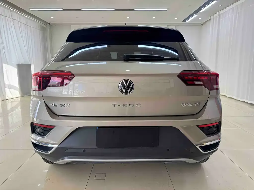 Volkswagen T-Roc — фото 10
