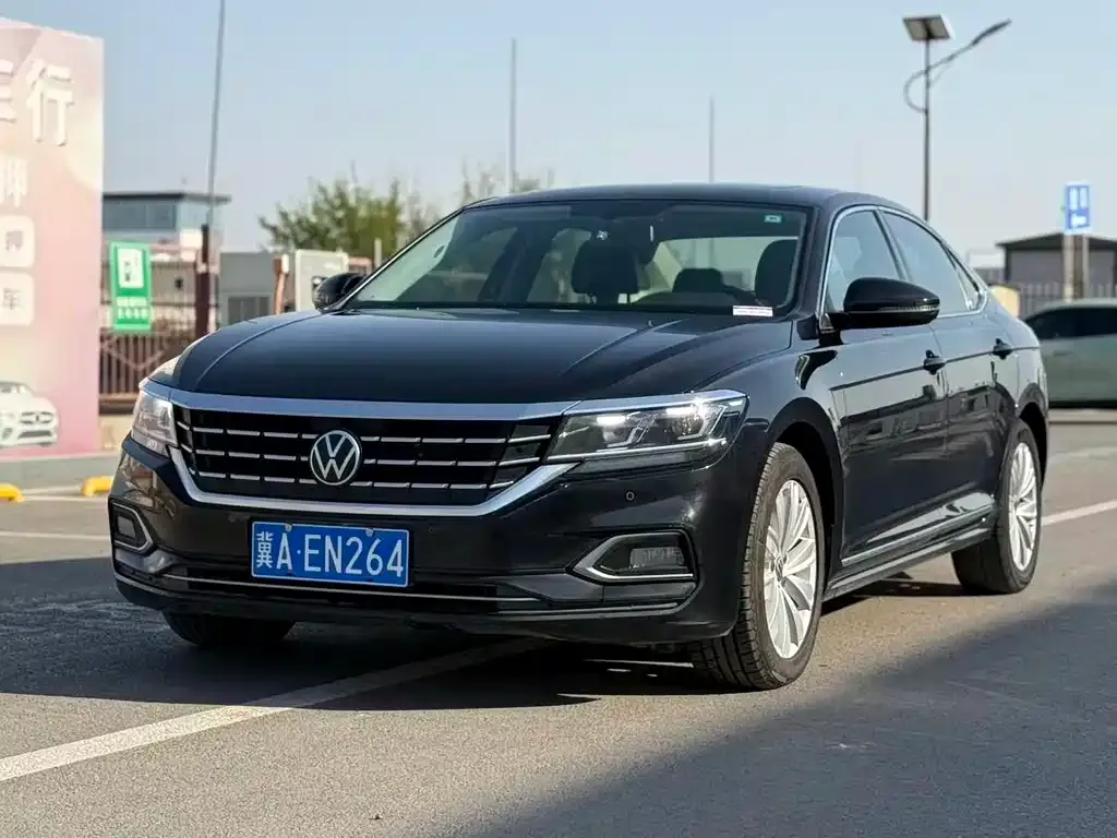 Volkswagen Passat — фото 1