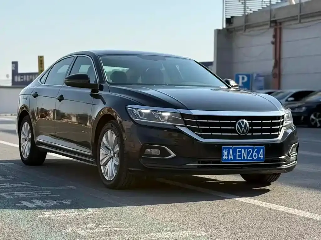 Volkswagen Passat — фото 4