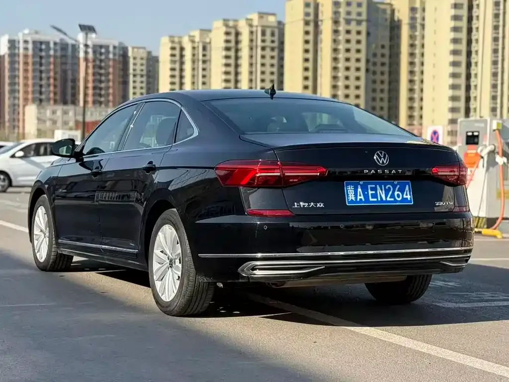 Volkswagen Passat — фото 8