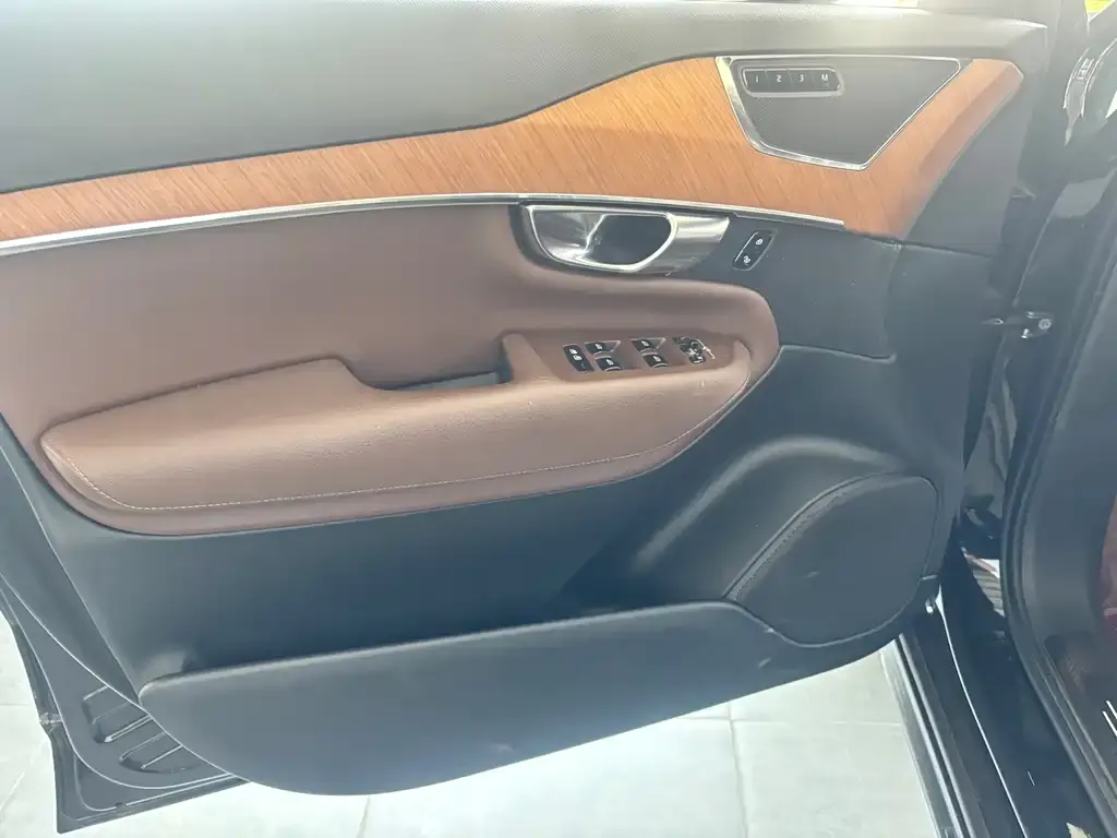 Volvo XC90 — фото 3