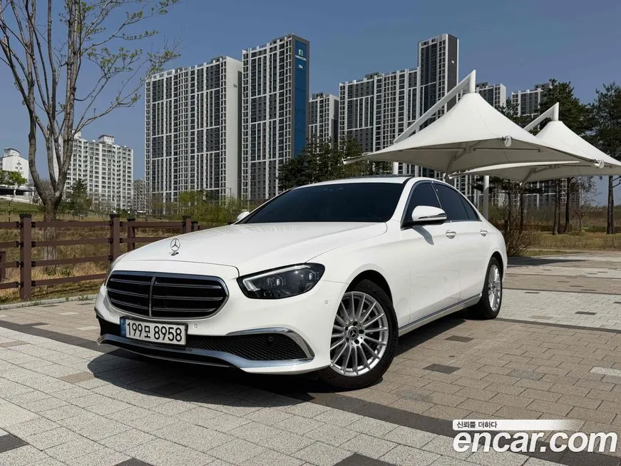 Mercedes-Benz E-Class — фото 1