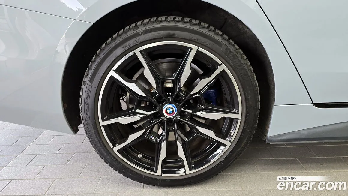 BMW i4 — фото 5