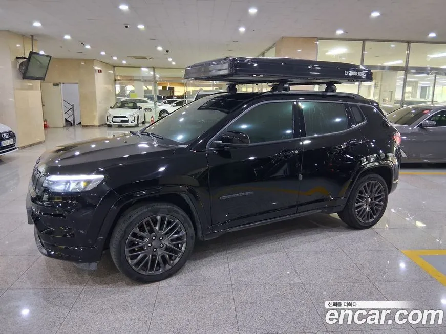 Jeep Compass — фото 1
