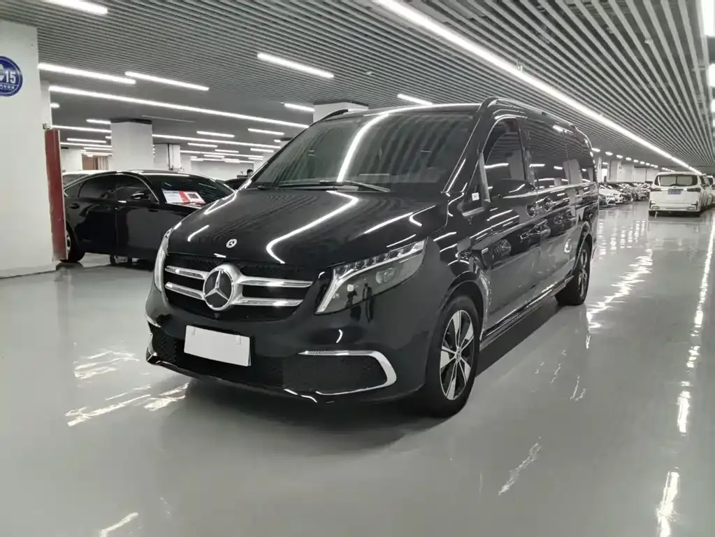 Mercedes-Benz V-Class — фото 1